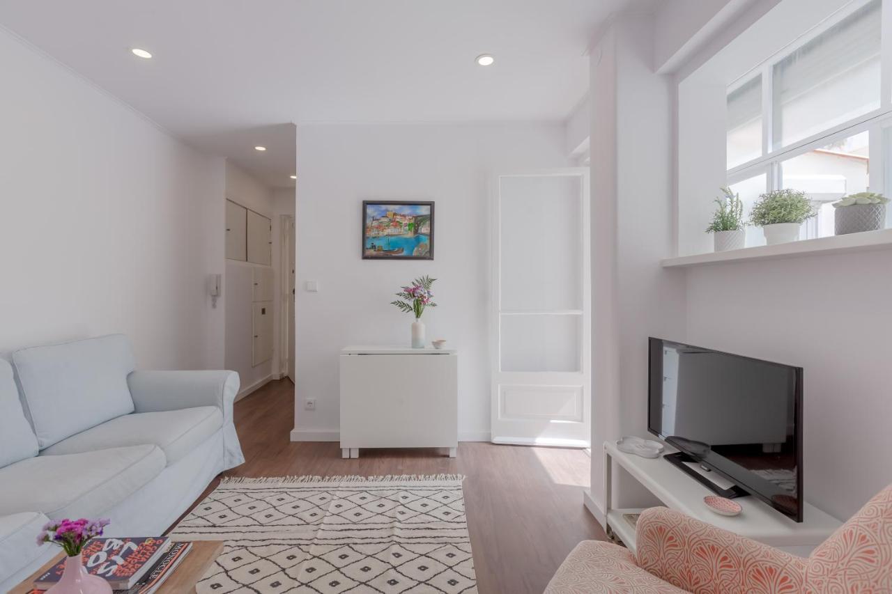 Sunny Apartment With Patio, By Timecooler ลิสบอน ภายนอก รูปภาพ
